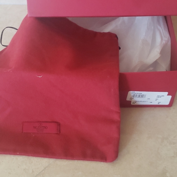 Nude VALENTINO rockstud heels - Picture 7 of 9